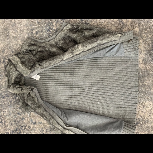 Fuzzy vest - Picture 5 of 5